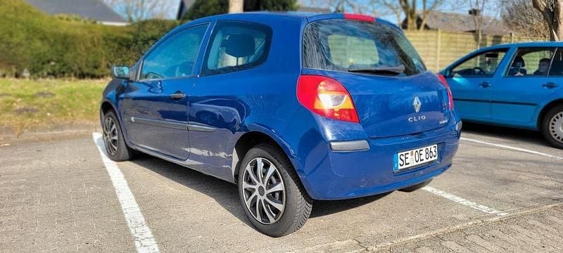 Gebraucht Renault Clio II Authentique 75 PS (55 kW) 2006 Blau Kleinwagen