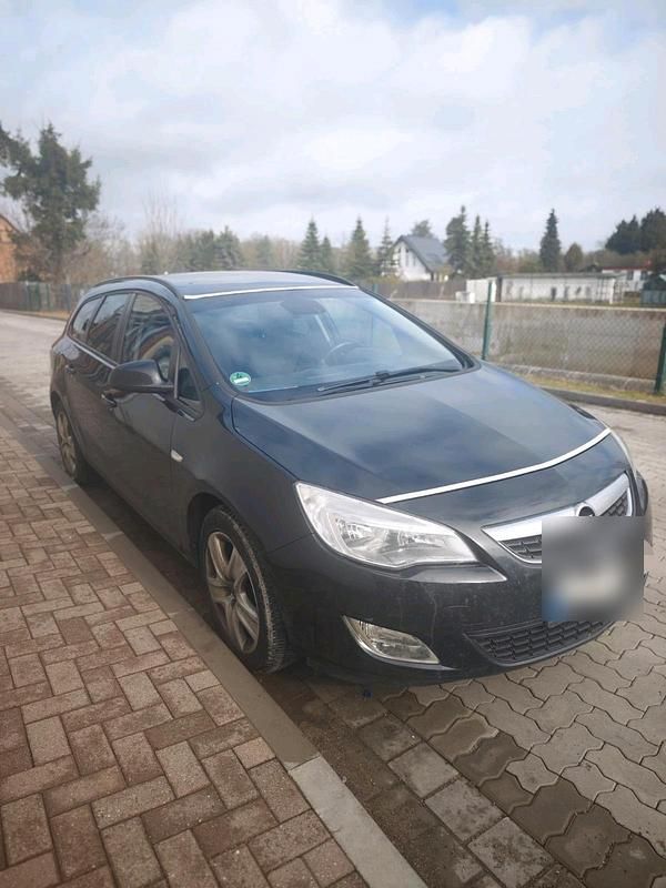 Gebraucht Opel Astra 110 PS (80 kW) 2011 Schwarz Kombi
