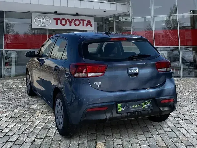 Używany Kia Rio Vision 101 KM (74 kW) 2023 Niebieski Sedan/Limuzyna