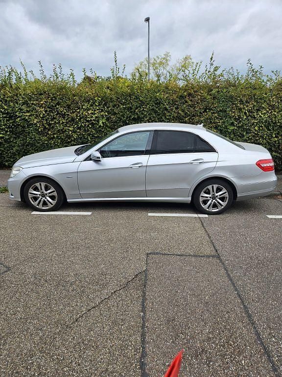 Silber Gebraucht 2009 Mercedes E350 Limousine | 6.300 € (Fairer Preis) - Bild 1/4