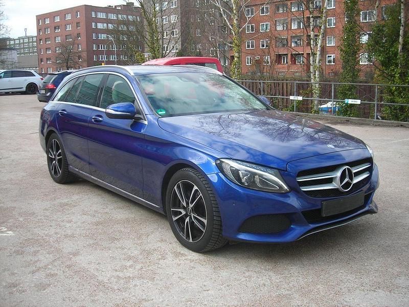 Gebraucht Mercedes C220 170 PS (125 kW) 2015 Blau Limousine