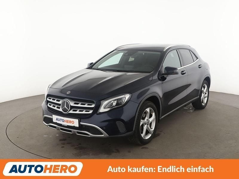 Blau Gebraucht 2017 Mercedes GLA220 Urban SUV | 20.180 € (Fairer Preis) - Bild 1/3