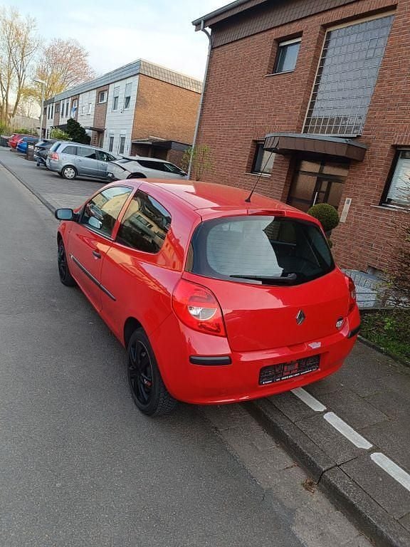 Gebraucht Renault Clio II Dynamique 75 PS (55 kW) 2007 Rot Kleinwagen