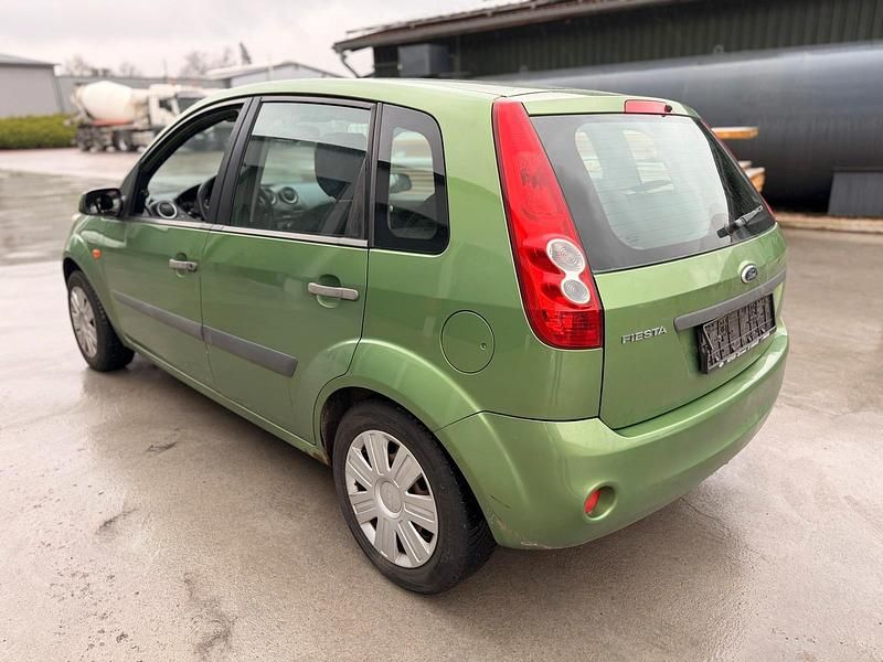 Gebraucht Ford Fiesta 80 PS (58 kW) 2007 Grün Kleinwagen