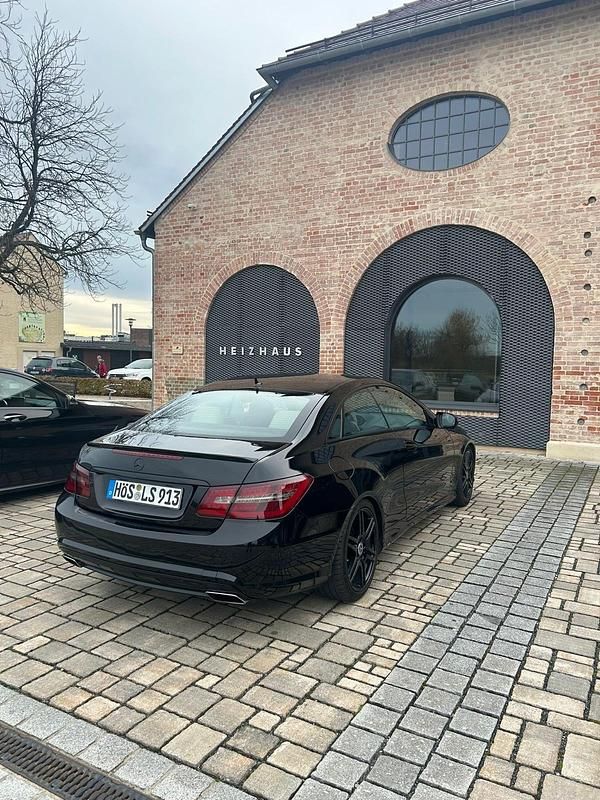 Schwarz Gebraucht 2009 Mercedes E350 Coupé | 16.500 € - Bild 1/4
