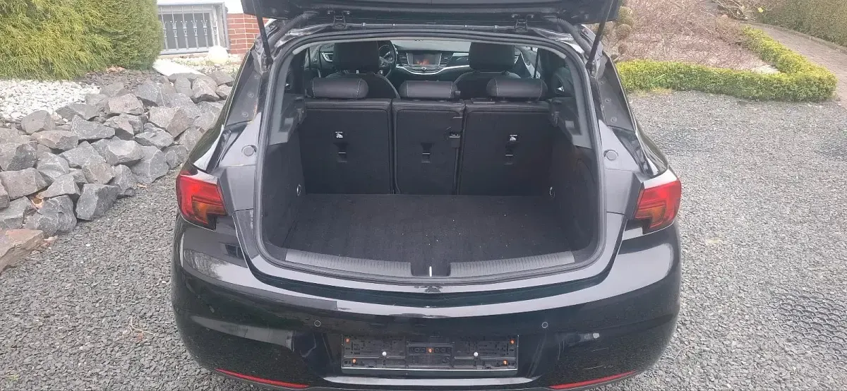 Gebraucht Opel Astra 131 PS (96 kW) 2022 Schwarz Kleinwagen
