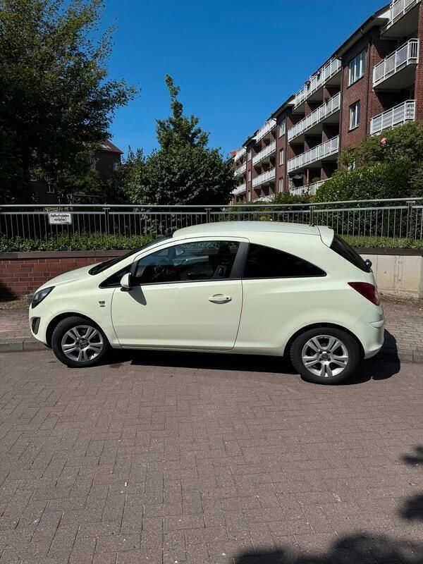 Andere außenfarben Gebraucht 2010 Opel Corsa Edition Kleinwagen | 5.400 € (Etwas zu teuer) - Bild 1/4