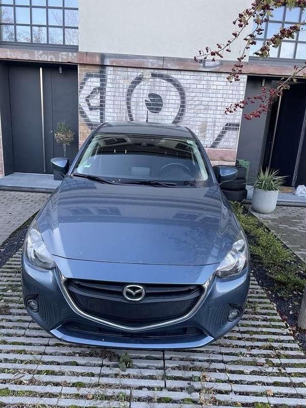 Blau Gebraucht 2017 Mazda 2 Nakama Limousine | 9.950 € (Fairer Preis) - Bild 1/4
