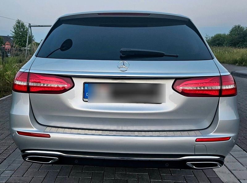 Gebraucht Mercedes E200 160 PS (117 kW) 2019 Schwarz Kombi