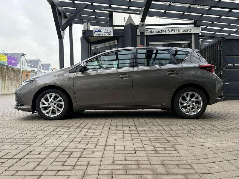 Gebraucht Toyota Auris Multidrive S 116 PS (85 kW) 2017 Platinumbronze metallic Limousine
