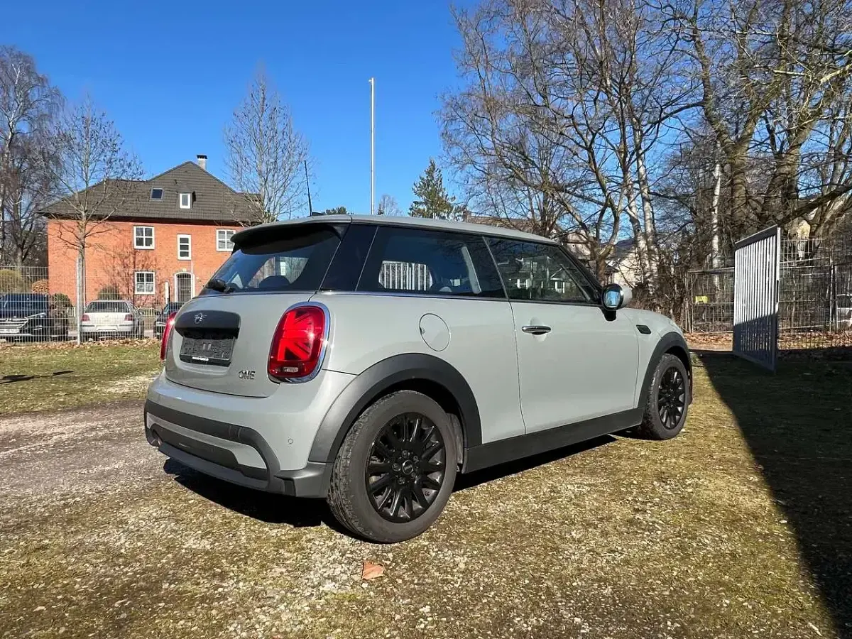 Gebraucht Mini ONE 102 PS (75 kW) 2022 Moonwalk grey Kleinwagen