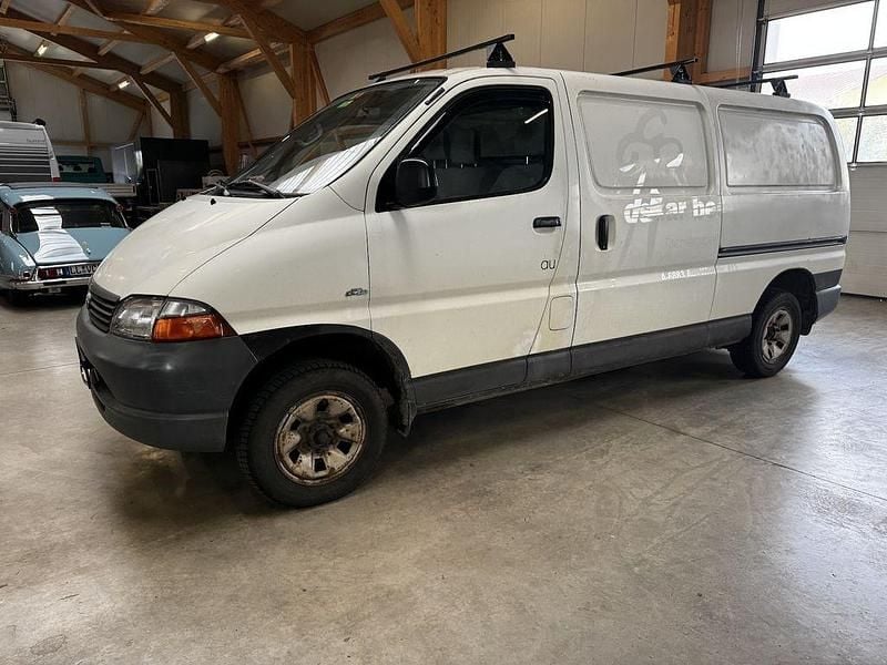 Weiß Gebraucht 2006 Toyota HiAce Van / Kleinbus | 5.990 € (Etwas zu teuer) - Bild 1/4