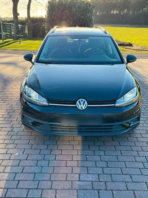 Gebraucht VW Golf VII 115 PS (84 kW) 2018 Schwarz Kombi