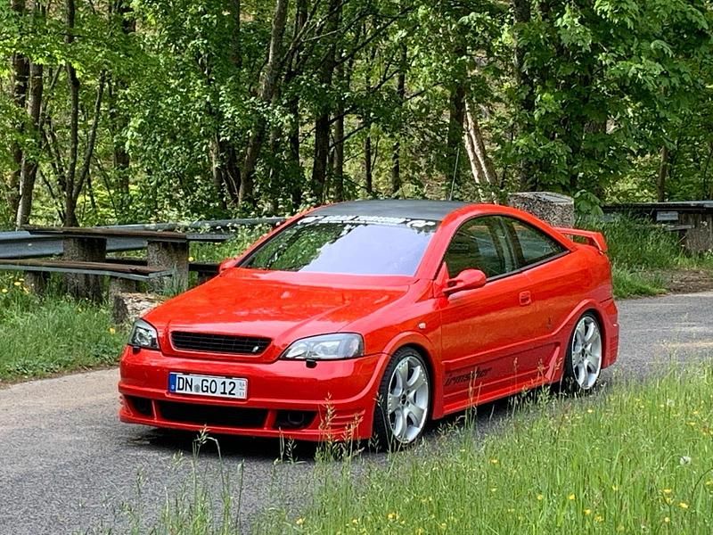 Gebraucht Opel Astra 286 PS (210 kW) 2002 Rot Coupé
