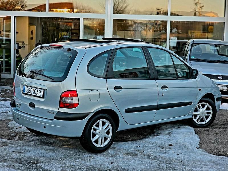 Gebraucht Renault Mégane 107 PS (78 kW) 2001 Silber Van / Kleinbus