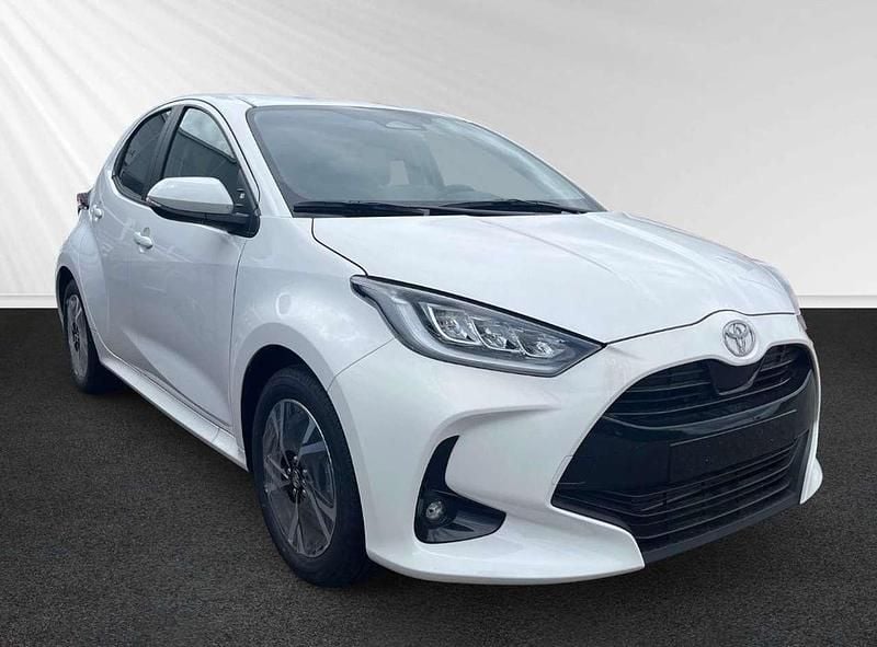Schneeweiss Neu 2025 Toyota Yaris Hybrid Kleinwagen | 28.000 € (Etwas zu teuer) - Bild 1/4