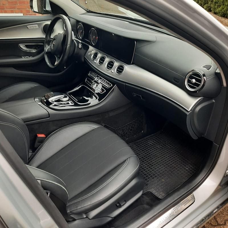 Gebraucht Mercedes E220 194 PS (142 kW) 2017 Silber Kombi