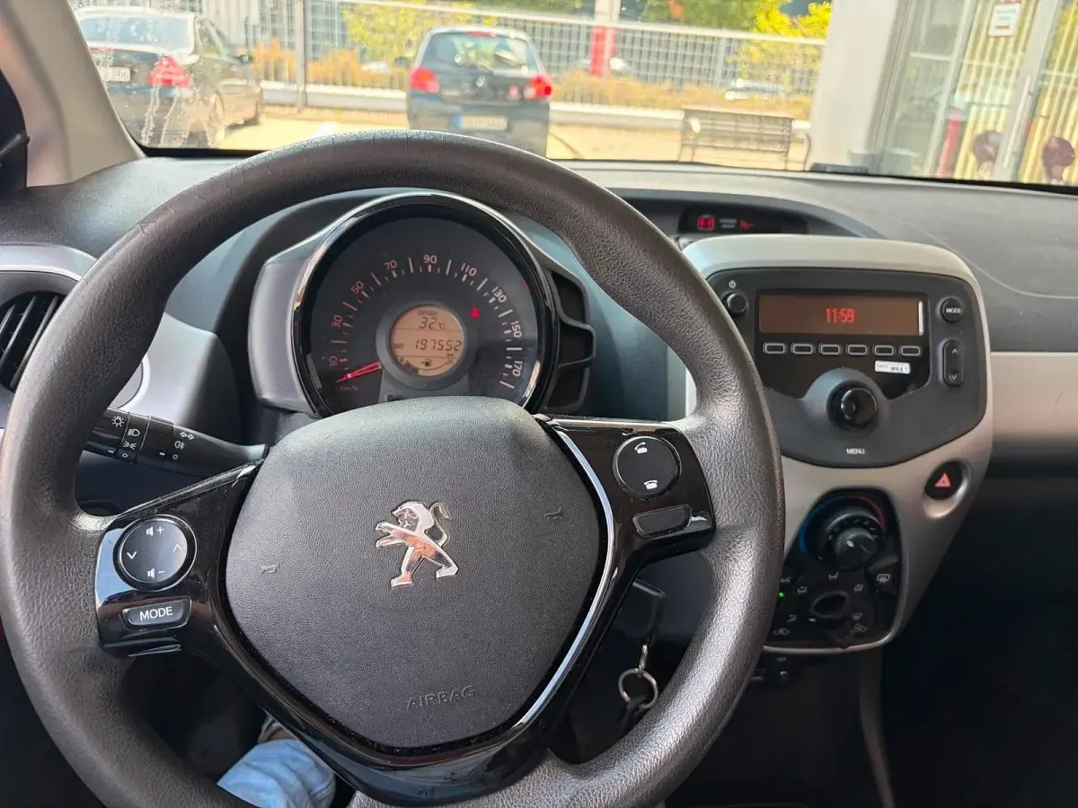 Gebraucht Peugeot 108 70 PS (51 kW) 2017 Rot Kleinwagen