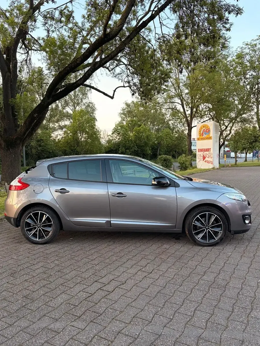 Gebraucht Renault Mégane III Bose Edition 130 PS (95 kW) 2013 Grau Kleinwagen