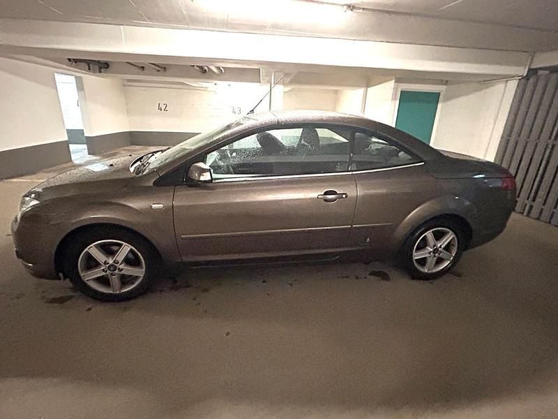 Gebraucht Ford Focus Cabriolet 100 PS (73 kW) 2007 Braun Cabrio
