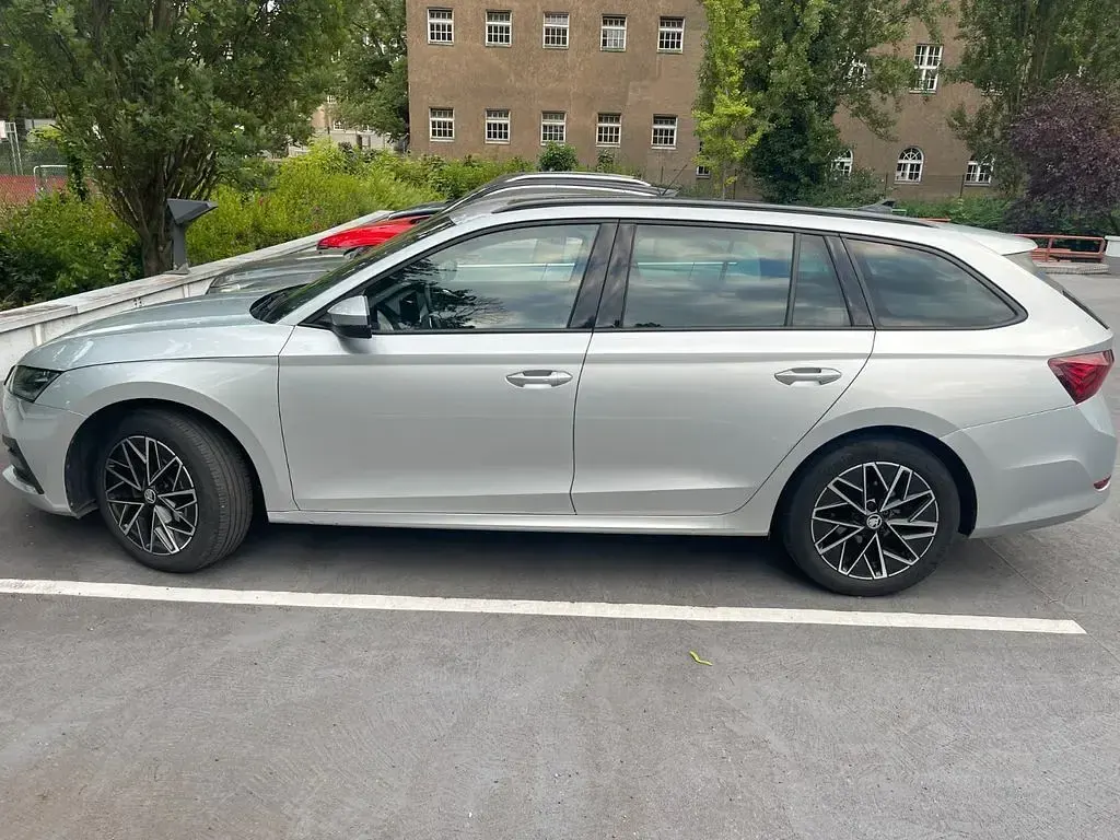 Gebraucht Skoda Octavia Clever 150 PS (110 kW) 2022 Silber Kombi