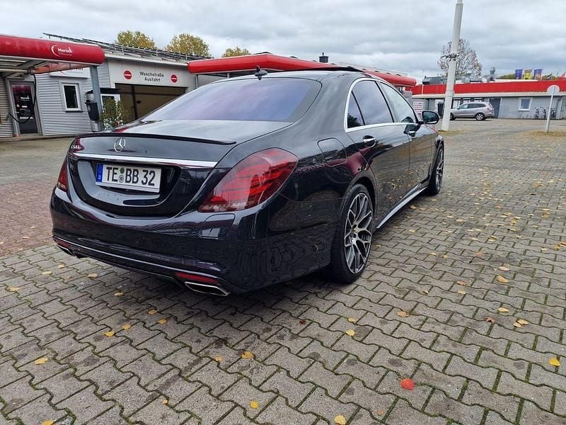 Schwarz Gebraucht 2017 Mercedes E500 Limousine | 50.000 € - Bild 1/4