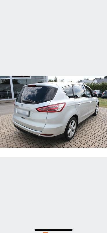 Second-hand Ford S-MAX S 150 CP (110 kW) 2015 Argintiu Monovolum