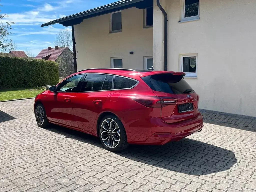 Gebraucht Ford Focus ST-Line X 155 PS (114 kW) 2025 Rot Limousine