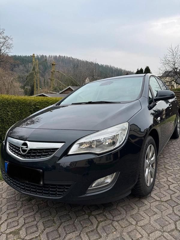 Gebraucht Opel Astra 140 PS (102 kW) 2012 Schwarz Kombi