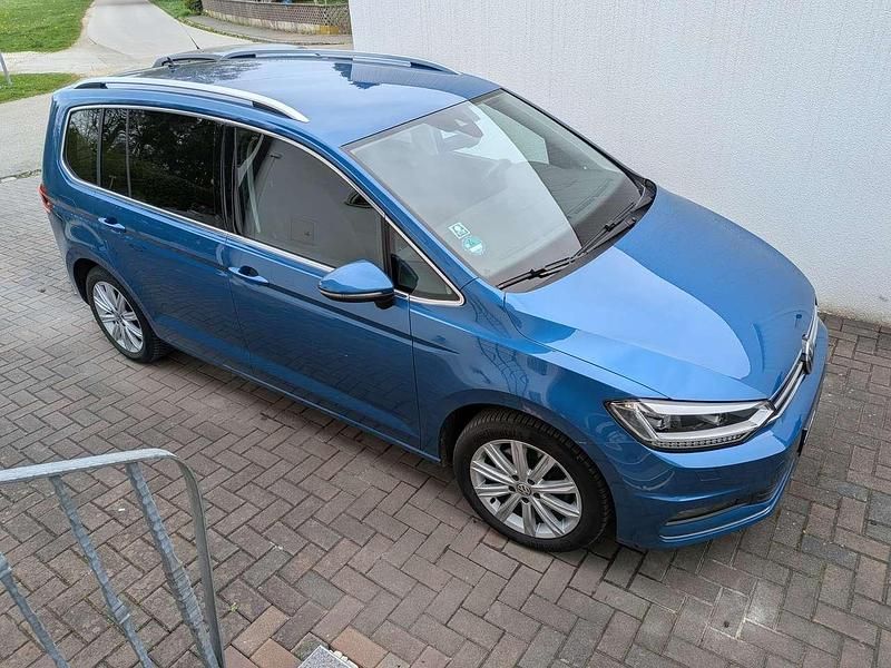 Gebraucht VW Touran Comfortline 150 PS (110 kW) 2018 Blau Van / Kleinbus