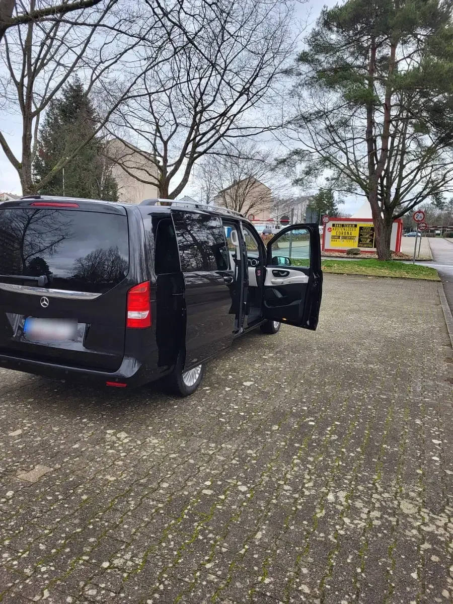 Gebraucht Mercedes V220 163 PS (119 kW) 2016 Schwarz Van / Kleinbus