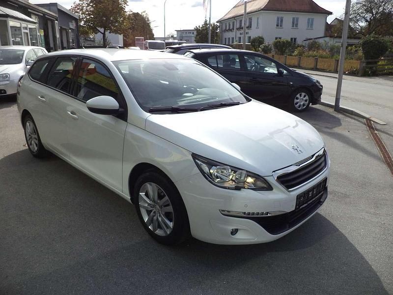 Gebraucht Peugeot 308 Active 131 PS (96 kW) 2016 Lack weiss perlglänzend Kombi