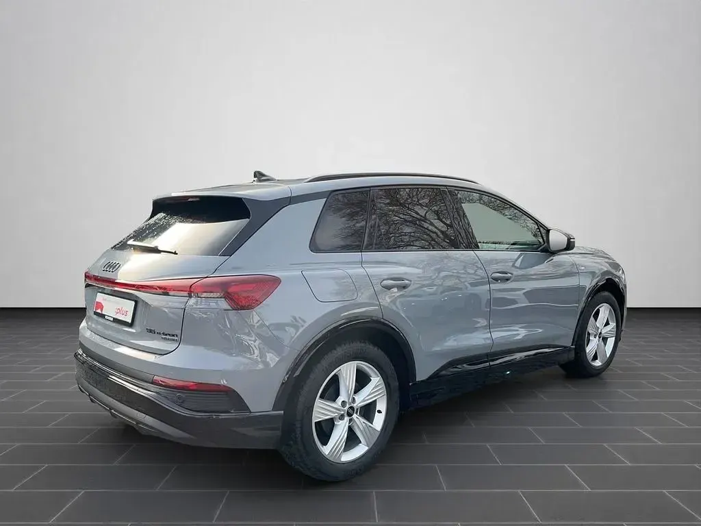 Second-hand Audi Q4 e-tron S-Line 250 kW (340 CP) 2025 Gri SUV