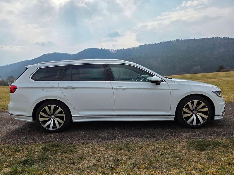 Gebraucht VW Passat Highline 150 PS (110 kW) 2019 Weiß Kombi