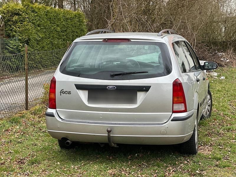 Gebraucht Ford Focus 90 PS (66 kW) 2003 Silber Kombi