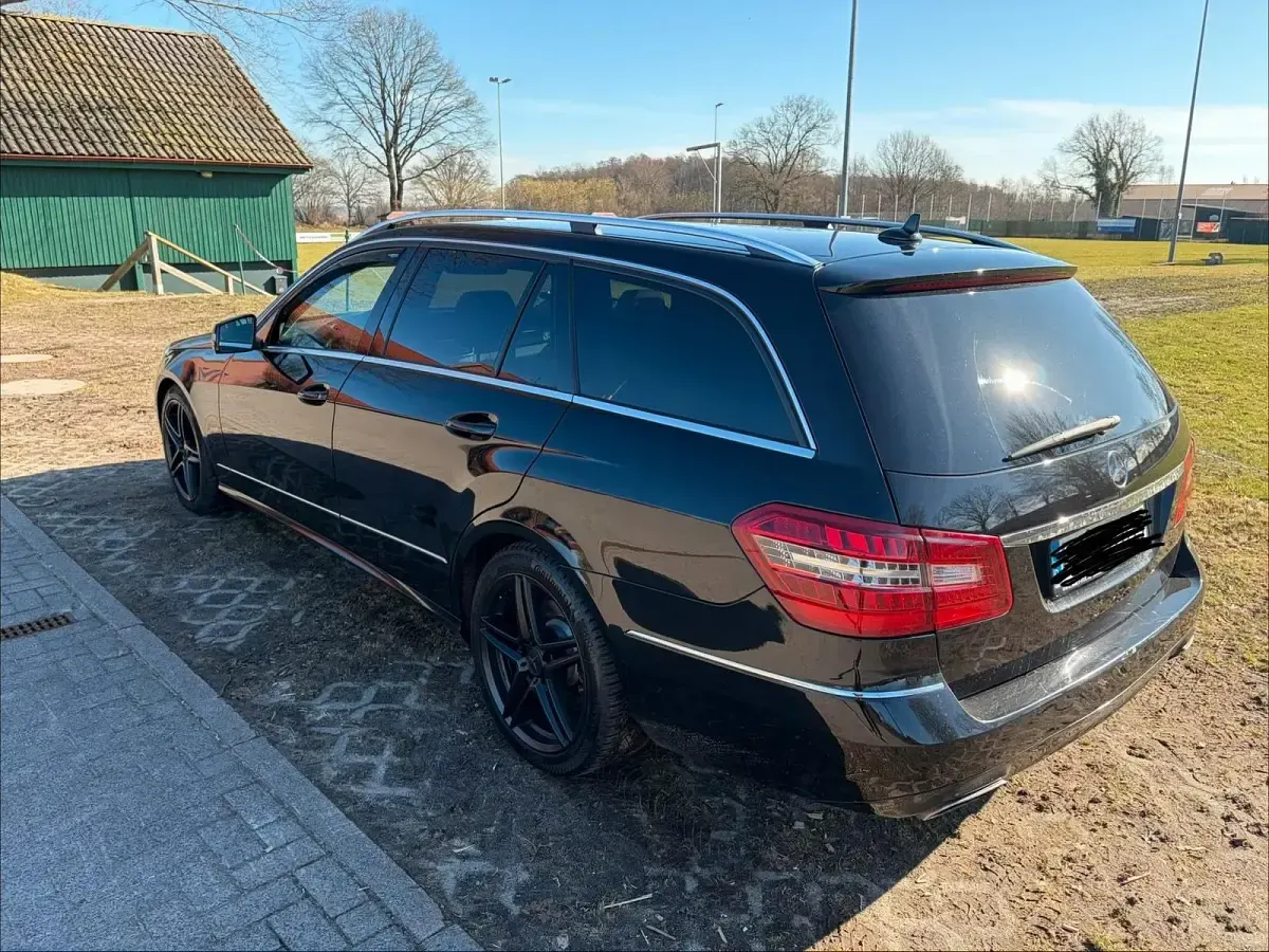 Gebraucht Mercedes E350 265 PS (194 kW) 2011 Schwarz Kombi