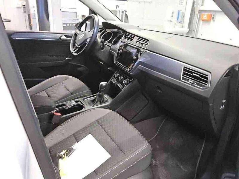 Gebraucht VW Touran Active 150 PS (110 kW) 2022 Weiß Van / Kleinbus