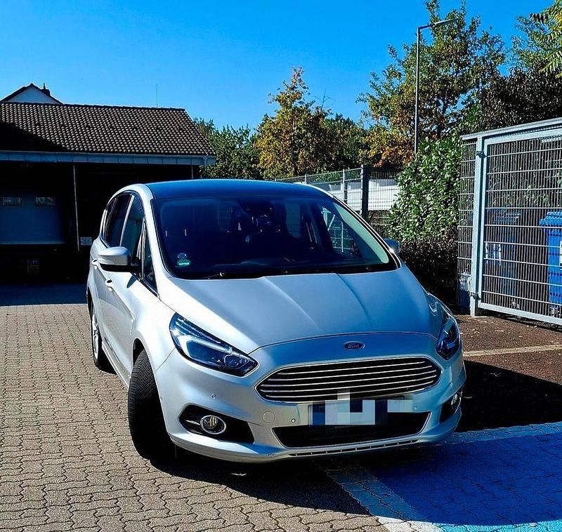 Silber Gebraucht 2019 Ford S-MAX Titanium Van / Kleinbus | 20.999 € (Superpreis) - Bild 1/4