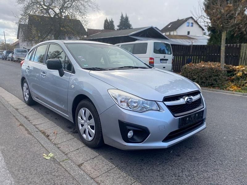 Silber Gebraucht 2014 Subaru Impreza Active Limousine | 6.600 € - Bild 1/4