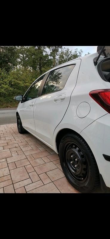 Gebraucht Toyota Yaris 99 PS (72 kW) 2017 Weiß Kleinwagen