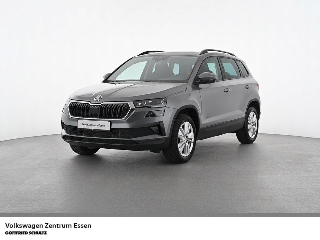 Graphitegrau metallic met. Gebraucht 2024 Skoda Karoq Selection SUV | 27.450 € (Guter Preis) - Bild 1/4