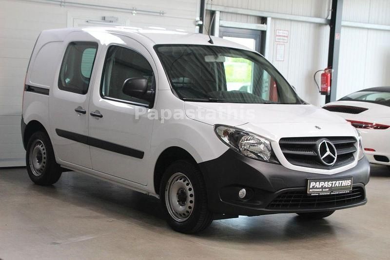 Weiß Gebraucht 2021 Mercedes Citan 109 Van / Kleinbus | 13.990 € (Fairer Preis) - Bild 1/4