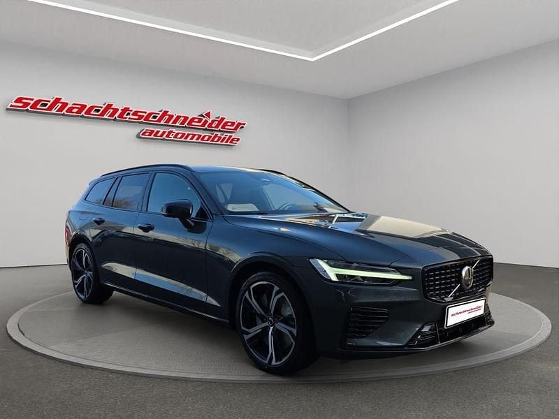 Neu Volvo V60 Plus 455 PS (334 kW) 2026 Forest lake metallic Kombi