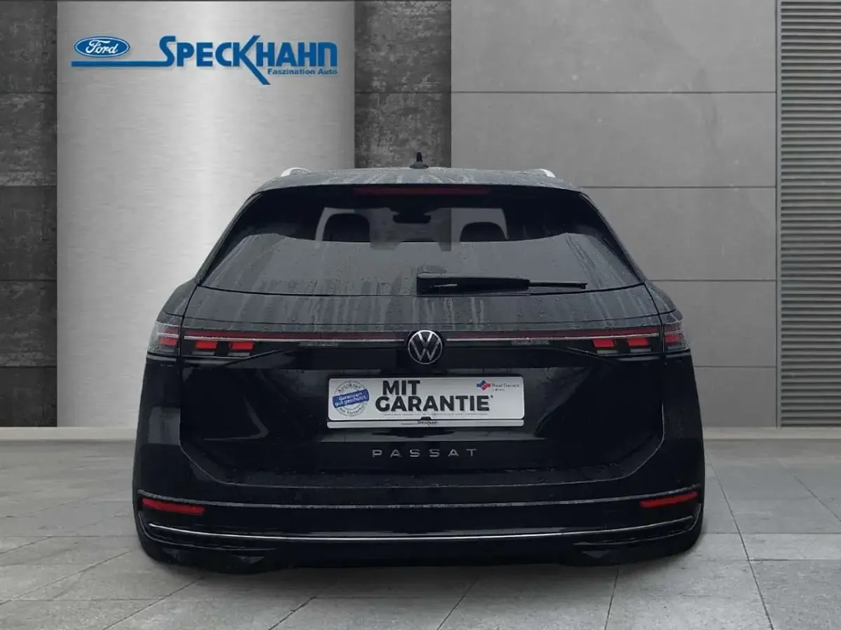 Gebraucht VW Passat Elegance 150 PS (110 kW) 2025 Grenadillschwarz metallic Kombi