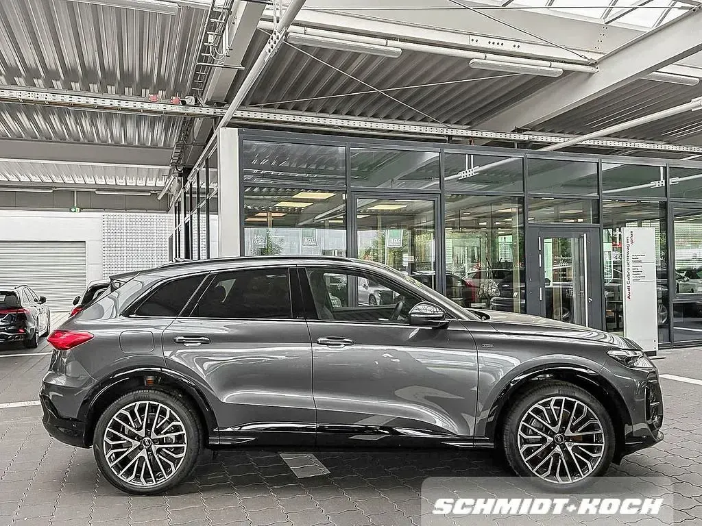Gebraucht Audi Q5 Edition .1 299 PS (219 kW) 2025 Daytonagrau perleffekt SUV
