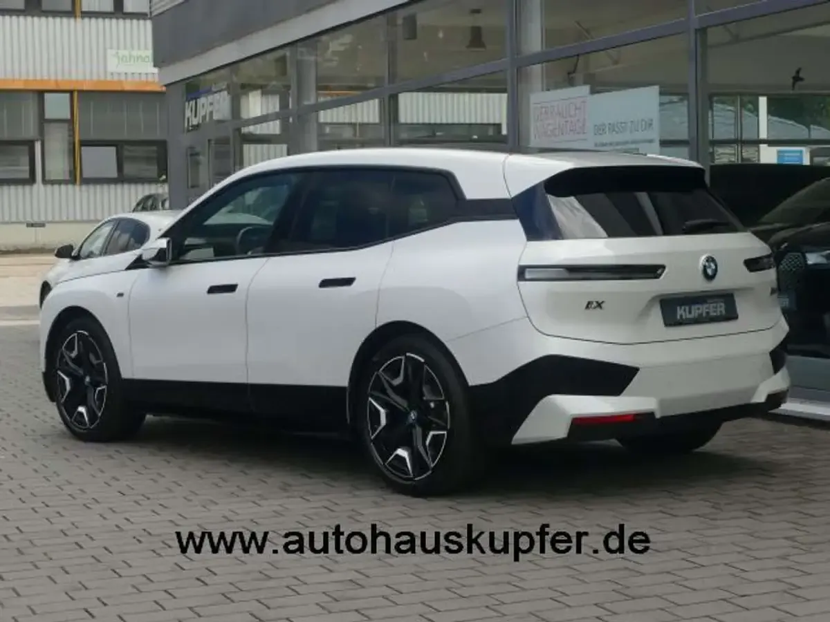 Gebraucht BMW iX 455 kW (619 PS) 2023 Mineralweiã SUV