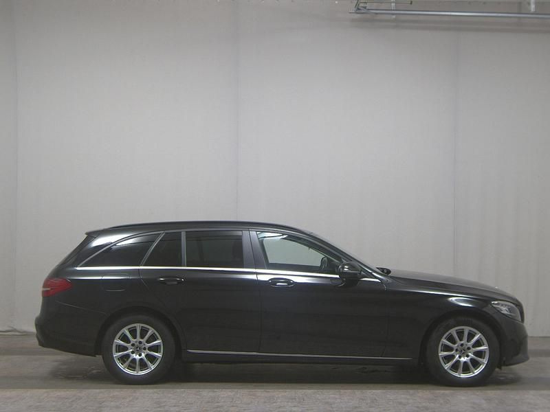 Gebraucht Mercedes C180 122 PS (89 kW) 2020 Schwarz Kombi