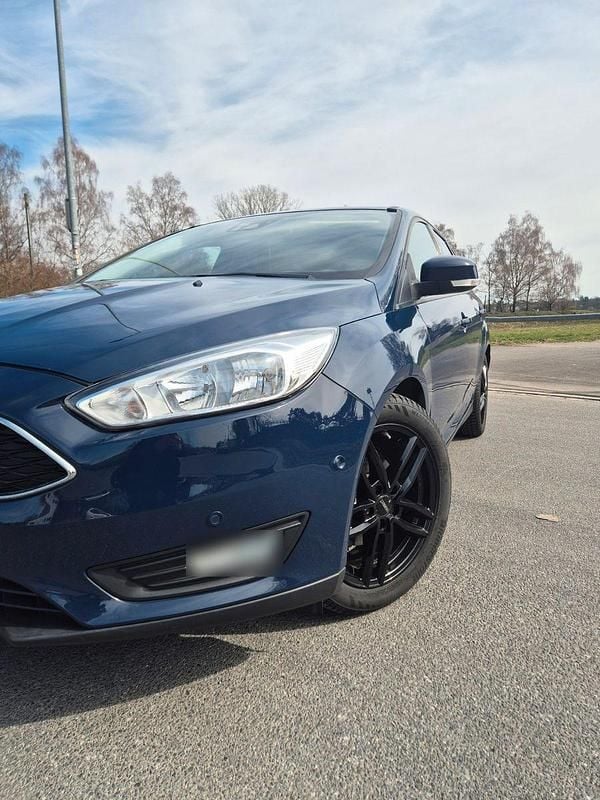 Gebraucht Ford Focus 120 PS (88 kW) 2017 Blau Kombi