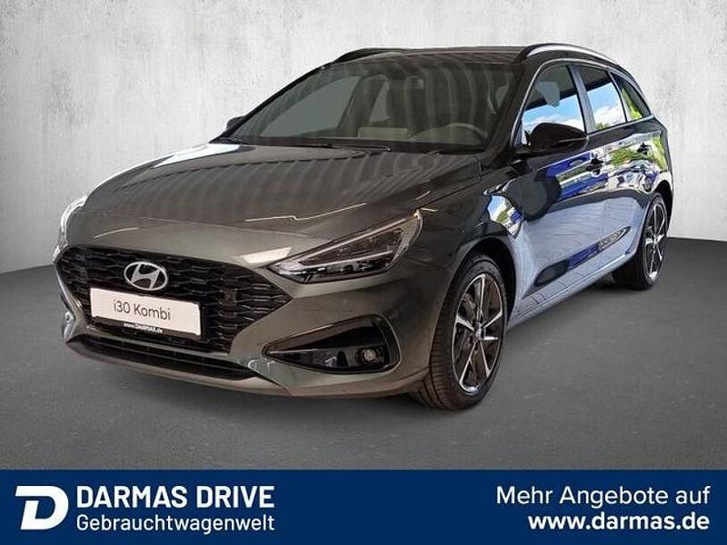 Grün Gebraucht 2024 Hyundai i30 Advantage Kombi | 22.690 € (Fairer Preis) - Bild 1/4