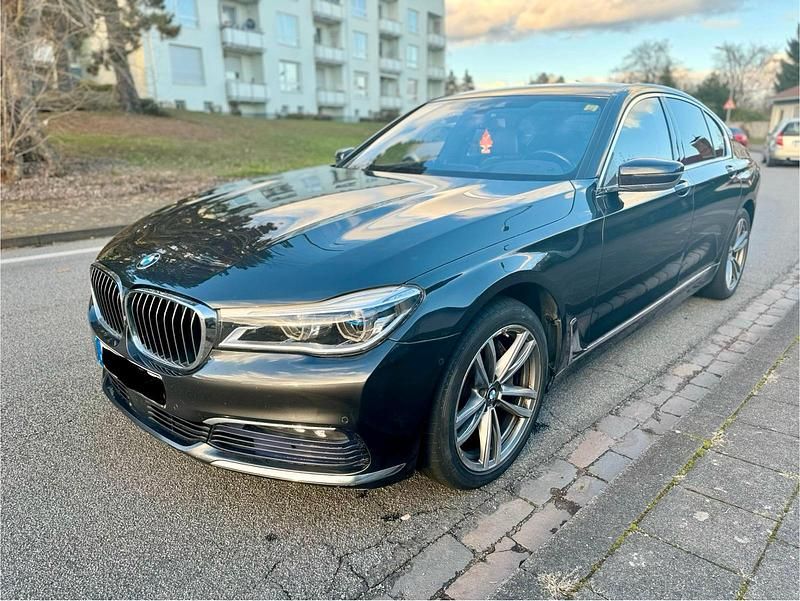 Gebraucht BMW 730 265 PS (194 kW) 2016 Grau Limousine